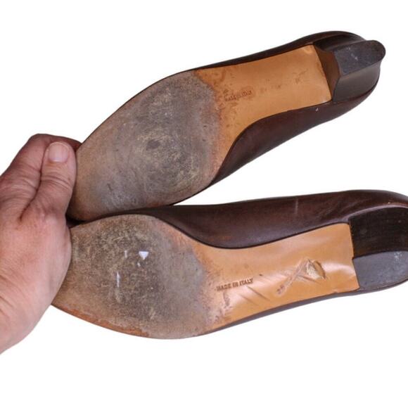 Salvatore Ferragamo Brown Leather Pumps Medallion Classic Designer 6.5 - Picture 5 of 5